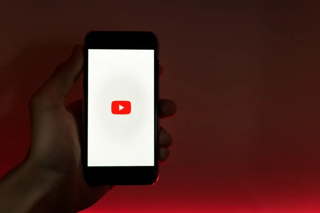 YouTubeを開く人